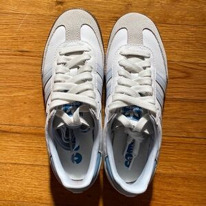 Adidas originals samba sneaker women’s size US 5